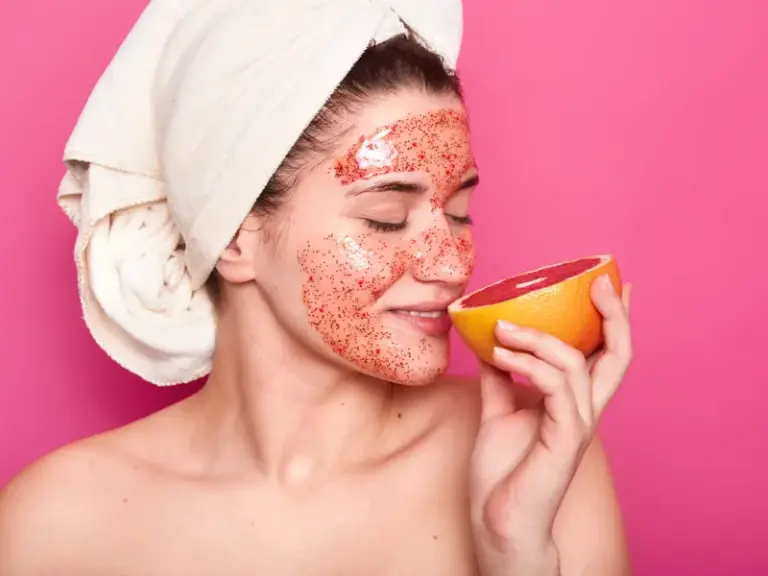 Cum prepari acasă exfoliantul natural pentru tenul tău. Ai nevoie de două ingrediente din bucătărie