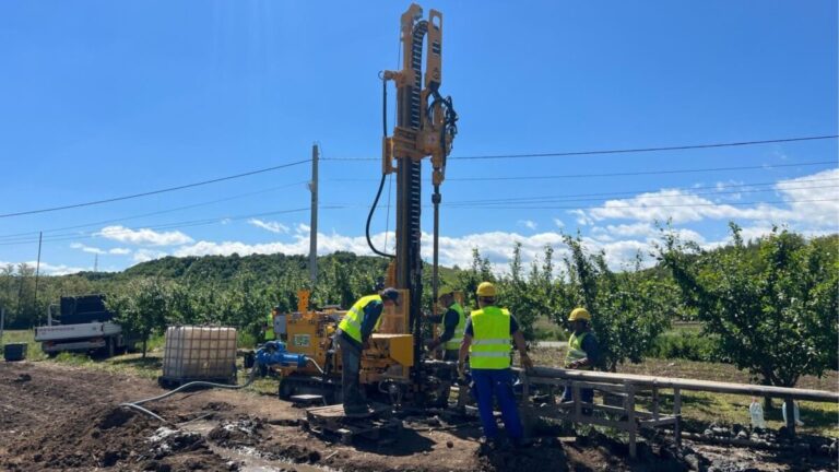 Autostrada A13 Brașov–Bacău avansează cu foraje geotehnice: proiect rival pentru A8 în conectarea Moldovei