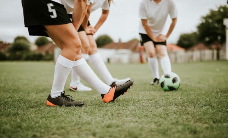 Persoanele transgender, excluse din echipele feminine de către Federaţia Engleză de Fotbal