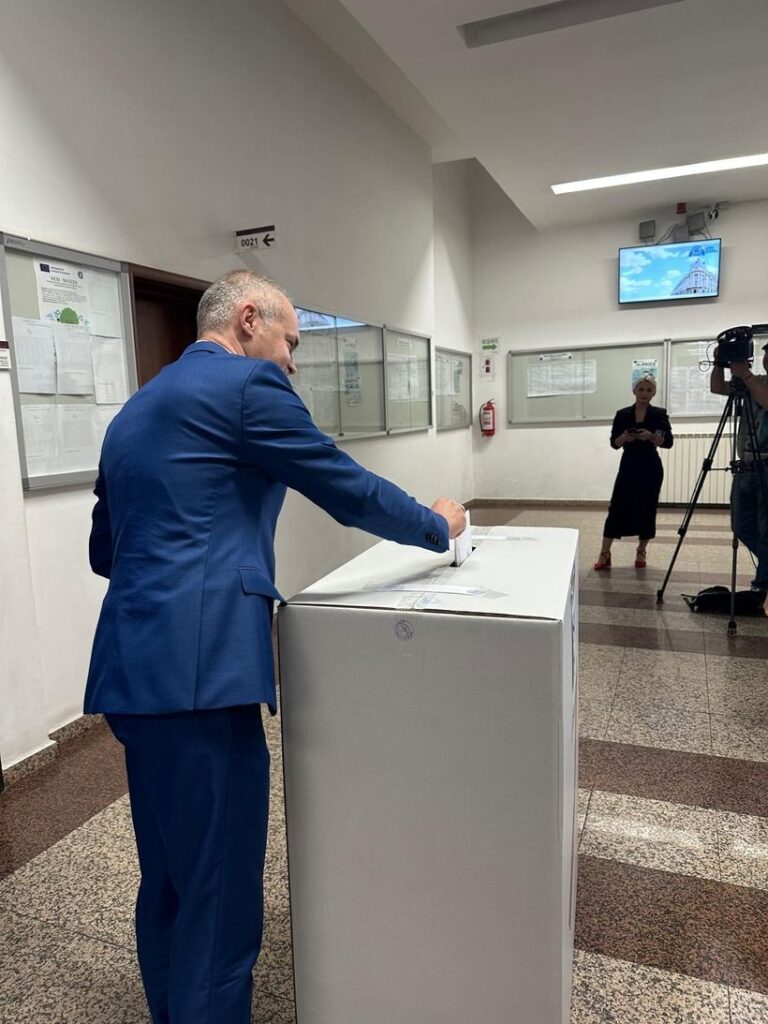  Alegeri prezidențiale 2025: Daniel Funeriu: „Am votat pentru o Românie în care familiile noastre trăiesc în adevăr”