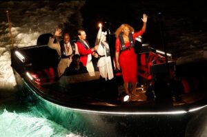 Ambarcaţiunea cu care Nadia, Serena Williams, Nadal şi Lewis au dus flacăra olimpică în timpul ceremoniei de deschidere a Paris 2024, scoasă la licitaţie