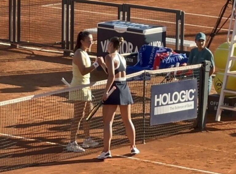Ucraineanca Marta Kostiuk a dat mâna cu Daria Kasatkina la turneul de la Roma, după ce rusoaica a devenit cetăţean australian