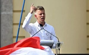 Péter Magyar, liderul opoziției din Ungaria, pleacă pe jos, în semn de protest, de la Budapesta la Oradea