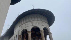 Pelerinaj cu moaștele Sfântului Pantelimon și Liturghie arhierească la Mănăstirea Hadâmbu - FOTO