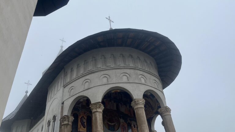 Pelerinaj cu moaștele Sfântului Pantelimon și Liturghie arhierească la Mănăstirea Hadâmbu - FOTO