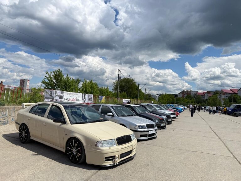 Opere pe patru roți, la mănăstire - Trei zile de tuning auto și demonstrații spectaculoase la Iași, cu 200 de vehicule modificate/VIDEO