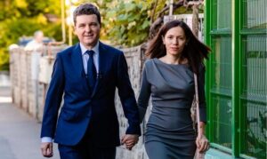 Nicuşor Dan, întrebat dacă se va căsători cu partenera sa: Ni s-a propus să fac lucrul acesta acum în campanie. Am spus nu