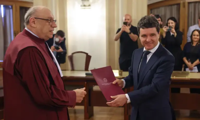 Nicuşor Dan critică dur decizia CCR: Este în contradicţie cu un principiu esenţial al democraţiei – transparenţa în exercitarea funcţiilor publice