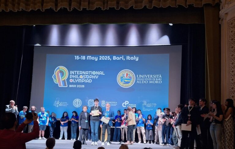 Un licean din Iași, distins cu Mențiune la Olimpiada Internațională de Filosofie: „Filosofia nu e doar în biblioteci, ci și în tăcerile dintre oameni”