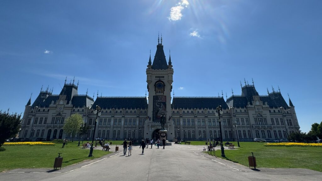 Tinere talente europene readuc la viață Sala Mașinilor din Palatul Culturii Iași, într-un experiment artistic internațional
