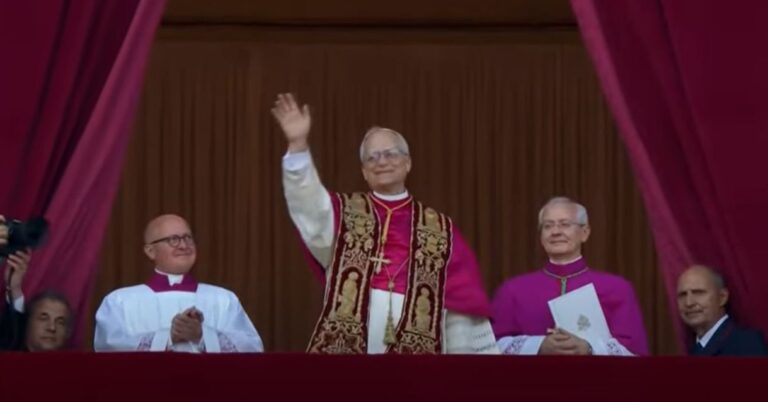 FUM ALB la Vatican. Primul papă american din istorie! Un moderat, care și-a ales numele de Leon al XIV-lea - LIVE/VIDEO