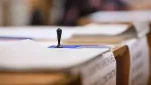 VOCILE IAȘULUI: „Dați 10 minute pentru 5 ani de democrație”. Întrebarea ZDI a zilei: ce argumente avem pentru a aduce la urne un nehotărât? Răspunsuri care de care mai interesante