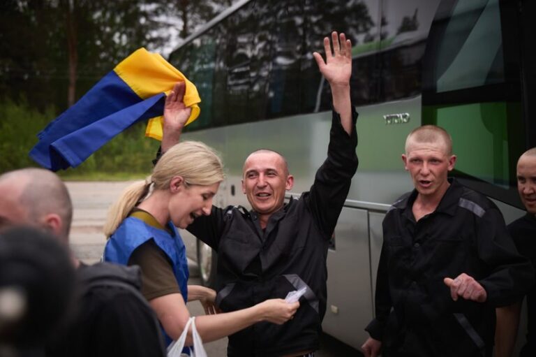 Rusia şi Ucraina au finalizat cel mai mare schimb de prizonieri. Este cel mai mare schimb de la începutul conflictului