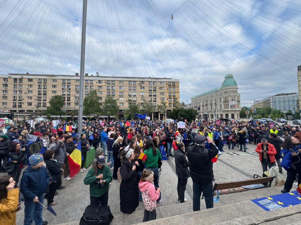 Miting în centrul orașului de Ziua Europei – Ieșenii strâng rândurile împotriva extremismului – FOTO/VIDEO
