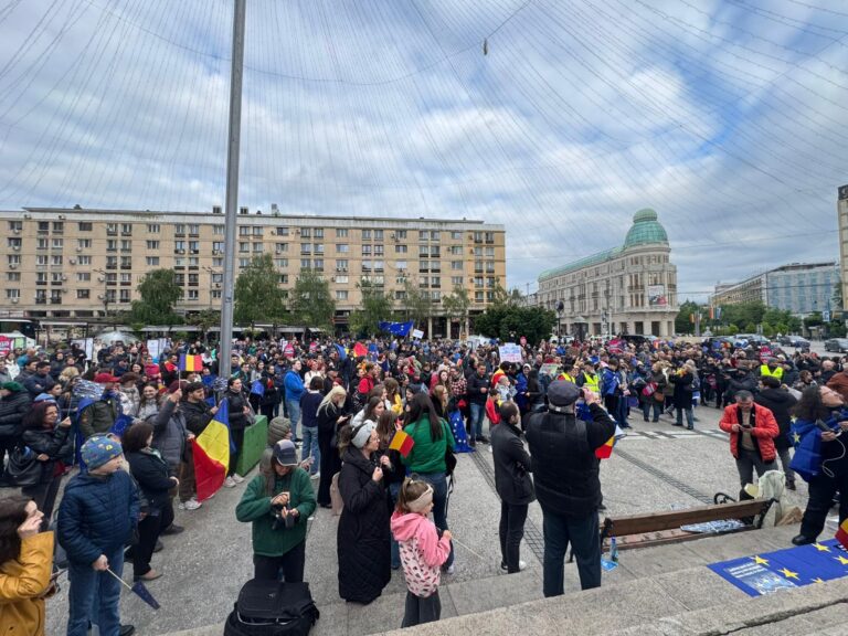 Miting în centrul orașului de Ziua Europei – Ieșenii strâng rândurile împotriva extremismului - FOTO/VIDEO