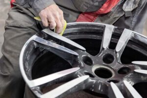 Când se pot repara jantele și când nu, cât costă și când trebuie înlocuite? Merită să le recondiționezi? Explicații de la un specialist din Iași