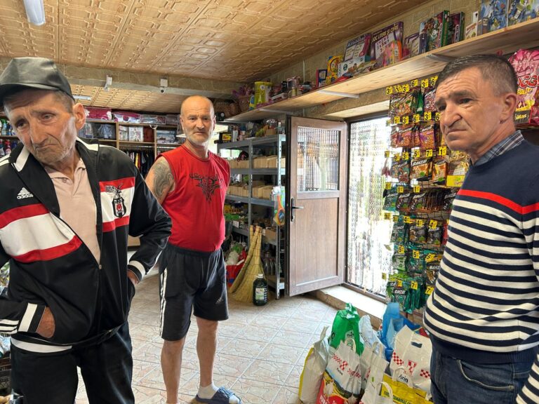 Reportaj din satul „suveraniștilor” de la Iași. Nici consilierului gay al AUR nu-i vine să creadă scorul din Dumești, unde Simion a câștigat ca Iliescu în anii ’90