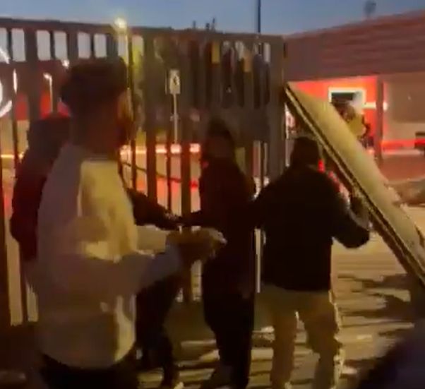 Fanii furioşi i-au obligat pe jucătorii echipei FC Sevilla să doarmă la sediul clubului, după eşecul cu Celta Vigo 