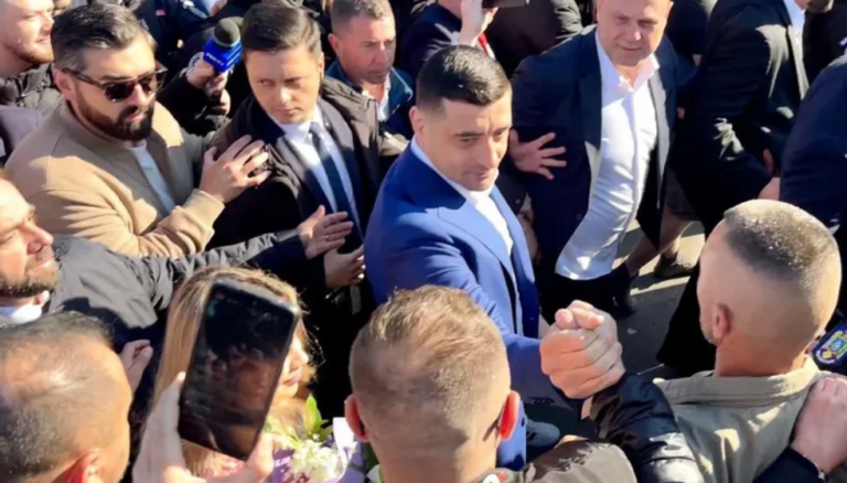 Simion și-a adus în Parlament gorilele private care-l păzeau în campanie