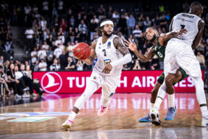 Baschet masculin: U BT Cluj – CS Vâlcea, scor 105-85, în primul meci din semifinalele Ligii Naţionale