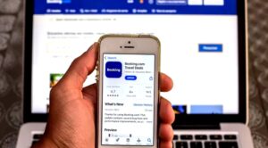 ATENȚIE: Un nou tip de fraudă lovește utilizatorii Booking.com