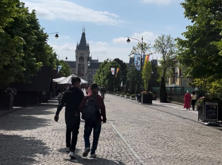 De la „nu mă interesează” la „îți vine să-ți iei câmpii”. Vocea tinerilor alegători de pe străzile Iașului: majoritatea nu vor să audă de politică, cei ce votează îl susțin pe Dan