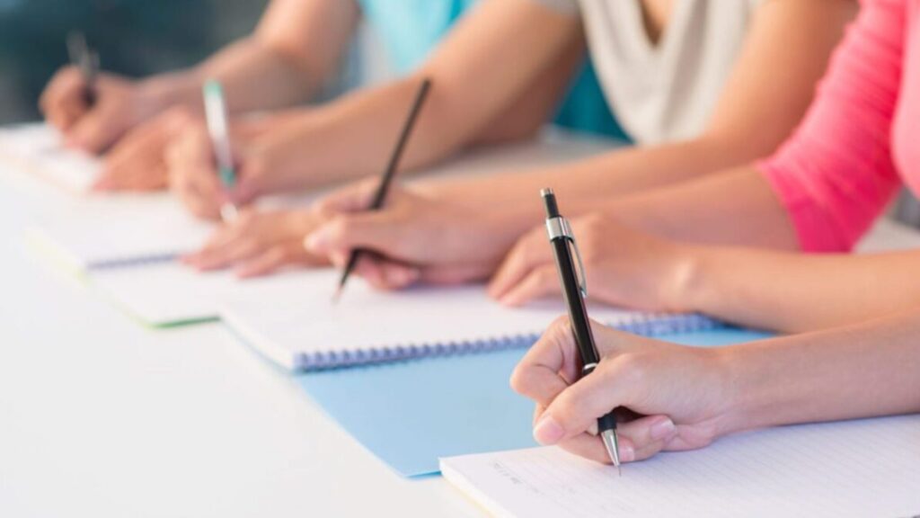 NOU „Rezidențiat” pentru profesori? Cum va deveni licențierea didactică poarta de intrare în cariera la catedră? Opinii ale specialiștilor ieșeni în Educație