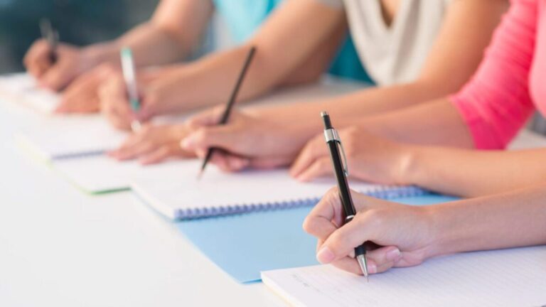 NOU „Rezidențiat” pentru profesori? Cum va deveni licențierea didactică poarta de intrare în cariera la catedră? Opinii ale specialiștilor ieșeni în Educație