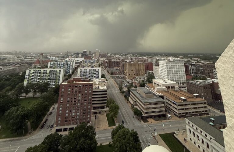 Tornadă în Missouri. Cinci persoane au murit - VIDEO