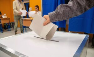 Primarul din Alba Iulia afirmă că la o secţie de votare din municipiu au fost inversate rezultatele. Nicuşor Dan obţinuse 690 de voturi, dar acestea au fost trecute în mod eronat la George Simion