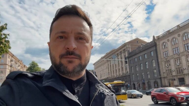 Nicușor Dan a discutat Volodimir Zelenski. Președintele Ucrainei l-a invitat la Kiev