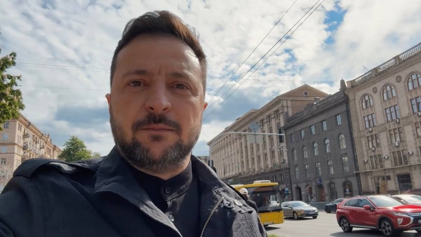  Zelenski ironizează parada lui Putin: „Tancuri și criminali în pas de marș”