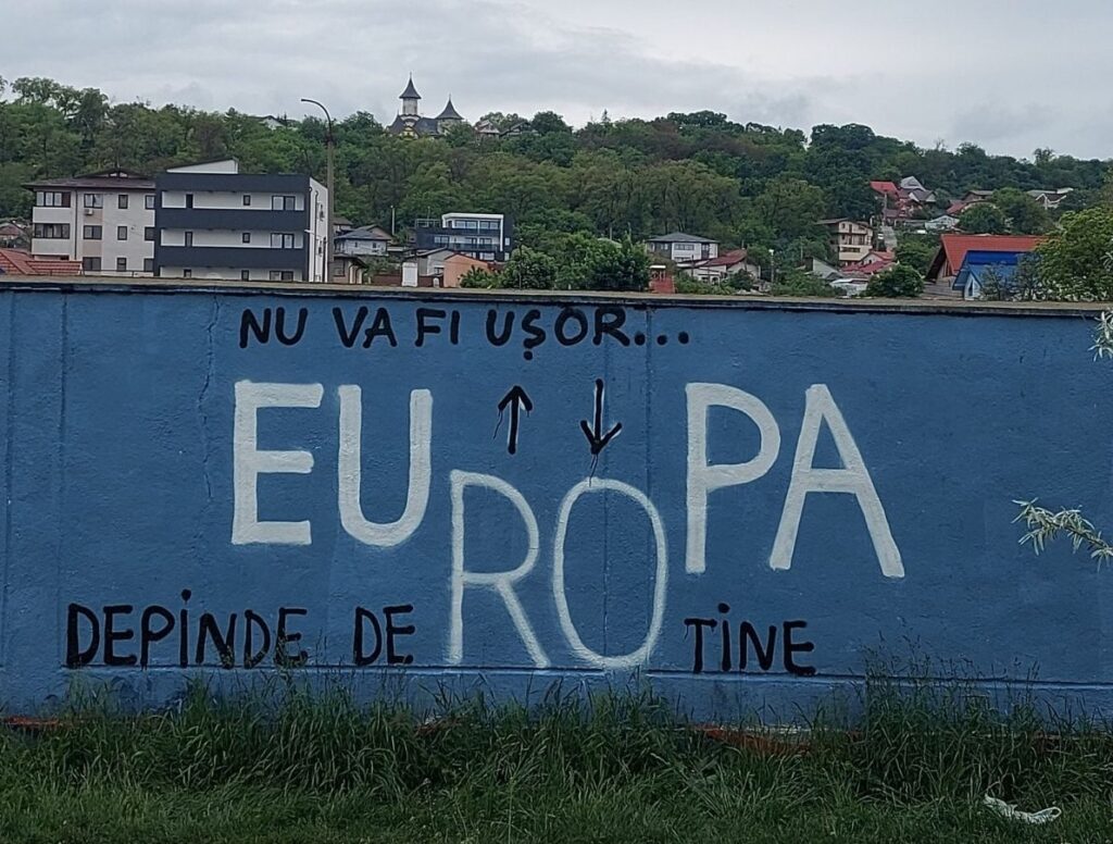 VIDEO: Un zid din Iași mobilizează comunitatea locală să apere Europa și democrația – „Nu va fi ușor…”
