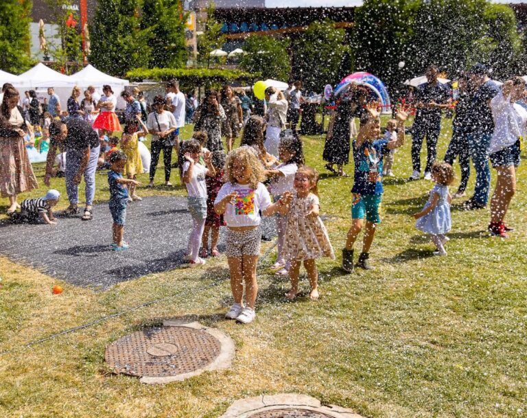 Universul distracției pentru copii, la Palas: activități interactive la Kids Art & Play Zone, Meet & Greet cu Selly și expoziție de planete gigantice