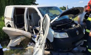 Două accidente rutiere în care au fost implicați și nouă minori, petrecute la distanţă de câteva minute în judeţul Suceava. Șapte dintre au fost răniți