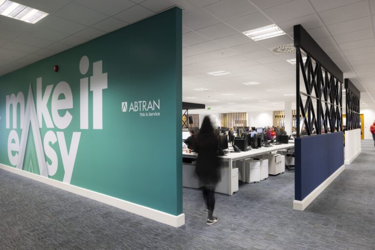 Sute de joburi noi la Iași depind de câteva negocieri finale. O importantă firmă irlandeză cu experiență în administrația publică se pregătește să intre pe piață