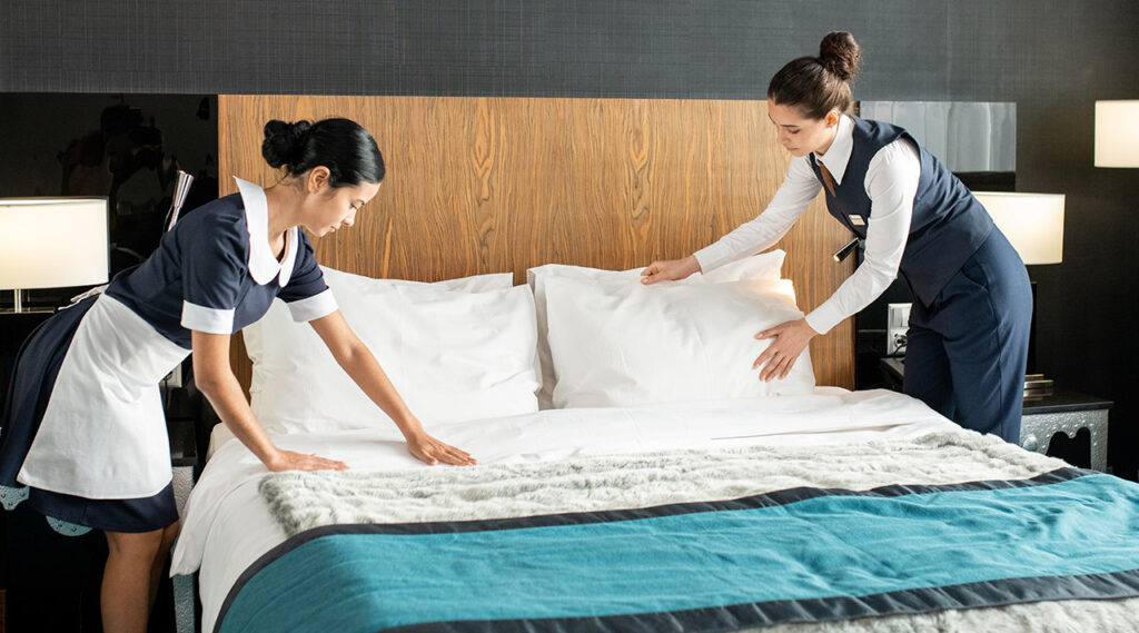  Mare, soare și cazare: poveste despre cinstea unor hotelieri