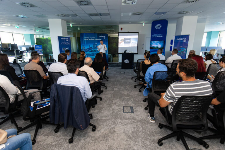 Concedieri în lanț la un centru de dezvoltare software: zeci de ingineri din Iași rămân fără loc de muncă