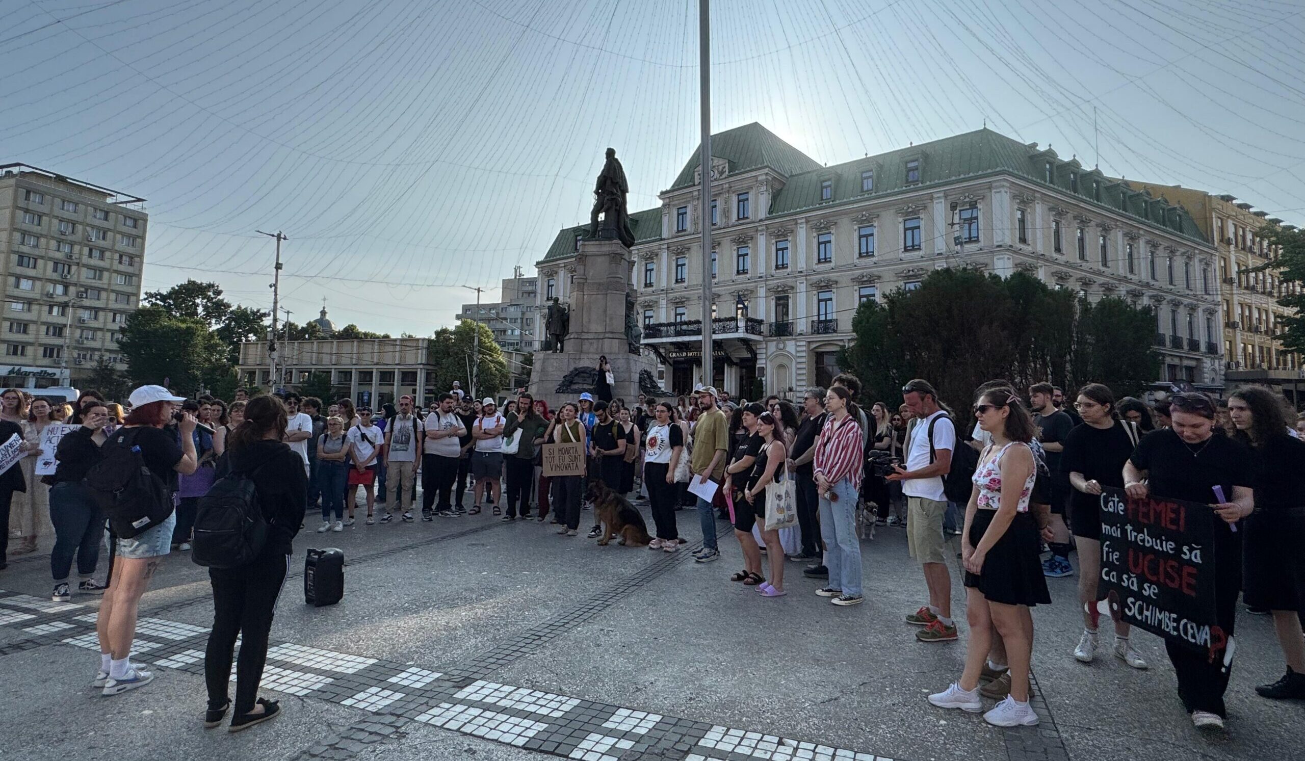 VIDEO Protest în Piața Unirii: Sute de oameni cer măsuri pentru siguranța femeilor GALERIE FOTO