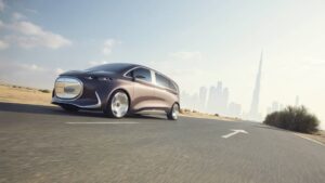 Mercedes-Benz Vision V: limuzina viitorului își începe turneul global la Dubai