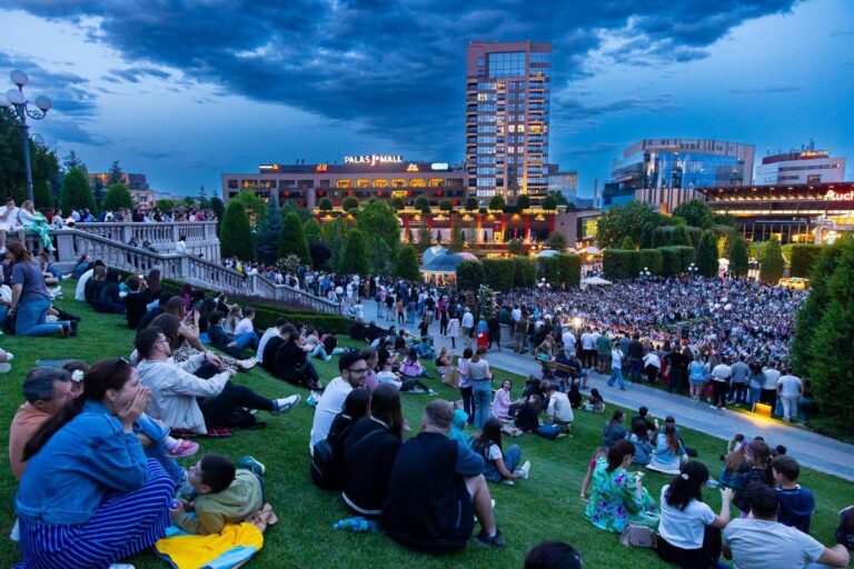 Experiențe pentru toată familia, la Palas: deschiderea stagiunii estivale a Filarmonicii Moldova Iași și PET EVENT, festivalul dedicat animalelor de companie