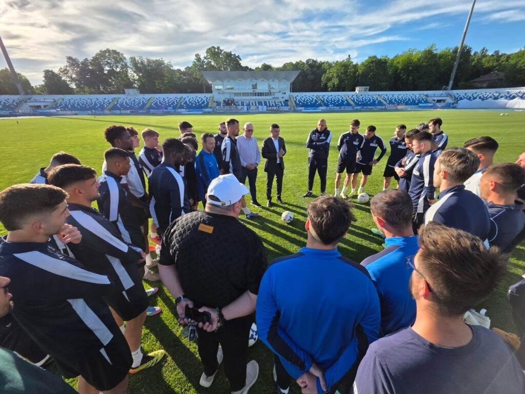  FOTBAL: Primele efecte ale retrogradării: rămasă fără antrenori, ACSM Politehnica mai are doar șase seniori valizi