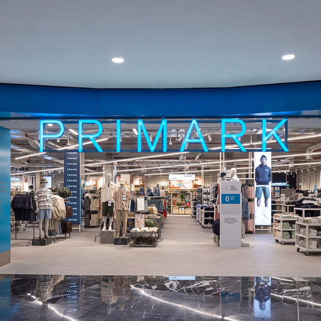  Rețeaua Primark începe recrutările pentru magazinul pe care îl deschide la Iași în 2026. Ce se caută?