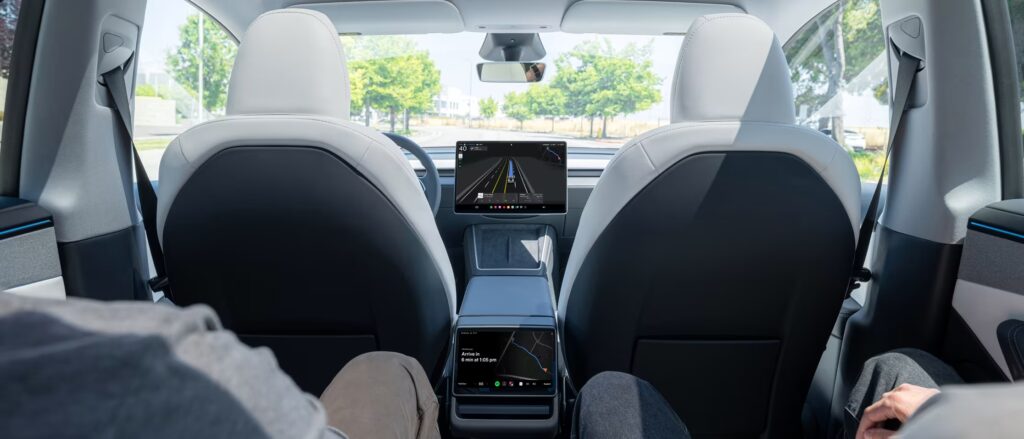 Ai o mașină Tesla? În curând vei putea să o trimiți să facă taximetrie și să îți producă bani.