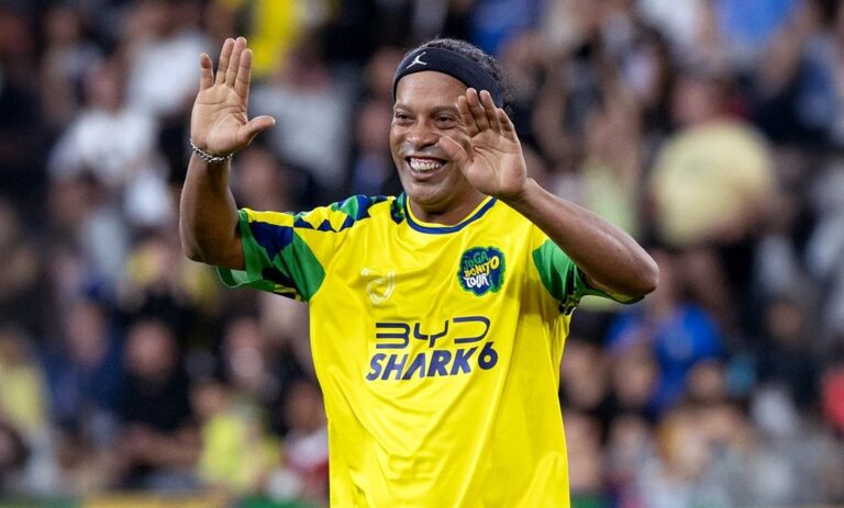 Ronaldinho a făcut spectacol în România: „Am fost foarte fericit să petrec câteva zile în această ţară minunată, cu un popor atât de vesel şi iubitor de fotbal”