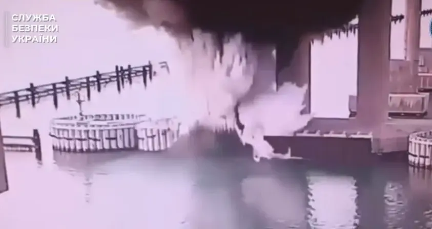 VIDEO: Serviciul secret ucrainean SBU susține că a reușit să avarieze grav pilonii subacvatici ai Podului Crimeea
