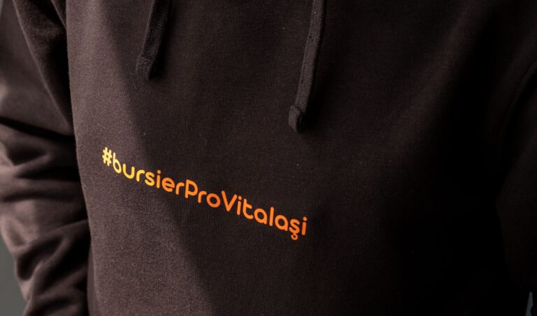 Campanie de burse pentru 100 de elevi și studenți, desfășurată de Arhiepiscopia Iașilor