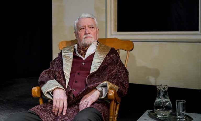 O viață de om pe scena Naționalului ieșean. Cum era teatrul pe vremea lui Ceaușescu? Portretul actorului premiat UNITER pentru întreaga carieră