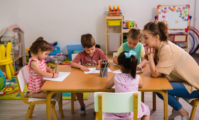 Etapa a II-a de înscriere la grădiniță începe luni. Află unde mai sunt locuri libere în municipiul Iași