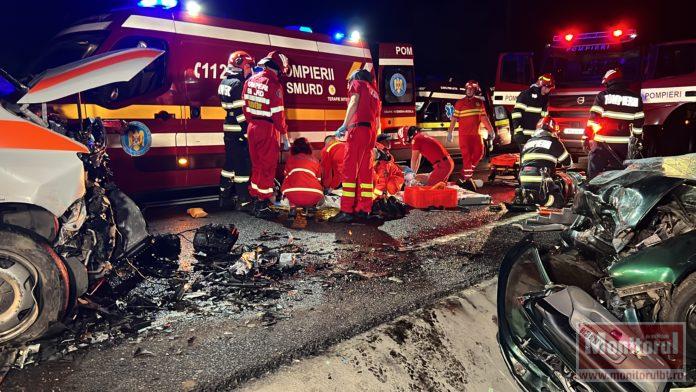 Accident teribil pe DE58, Iași-Botoșani. Doi tineri au murit şi alte patru persoane au fost rănite: coliziune între autoturism şi ambulanţă